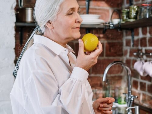 Do women smell better than men?